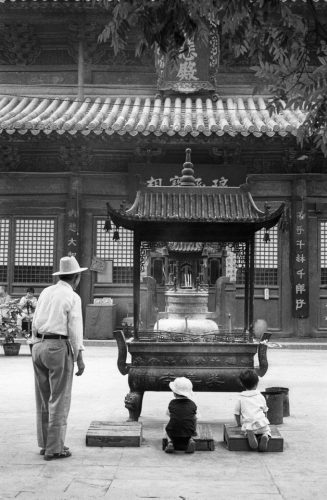 63-010608 11A-enfant-temple-chinois