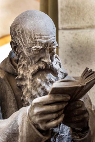 Staglieno-021-sculpture-genes-abbe-pierre