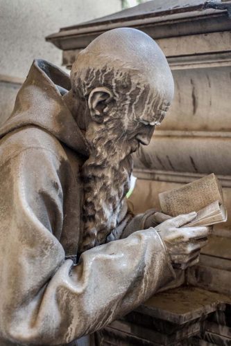 Staglieno-022-sculpture-genes-abbe-pierre