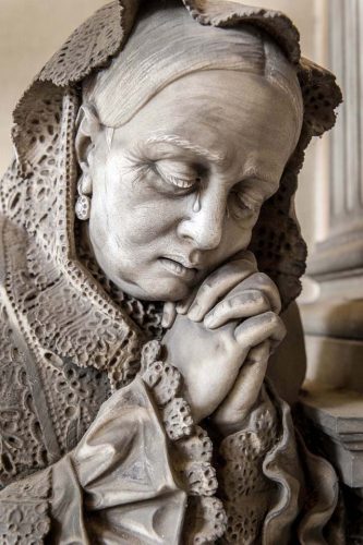 Staglieno-061-203-sculpture-genes-femme-mantille